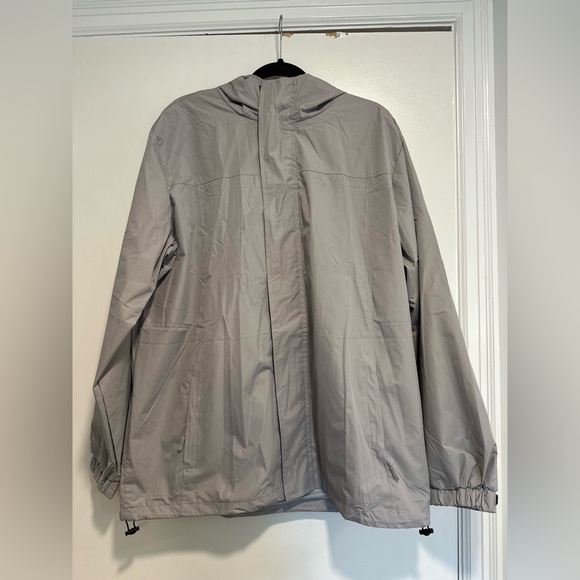 NWT Men’s Sz:L Grey Coofandy Rain Coat. Hooded. Fill Zip. Pockets. Mesh Interior - Picture 1 of 16